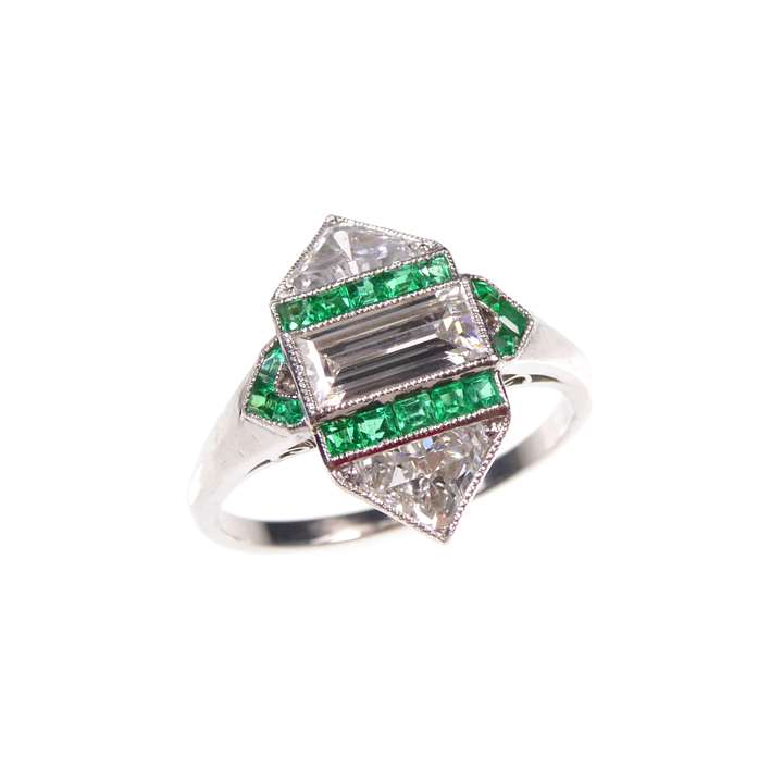 Art Deco diamond and emerald fancy shaped cluster ring, of shaped hexagonal outline